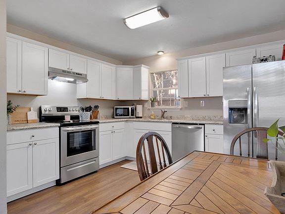 2nd image of 1564 Sprucewood Trl