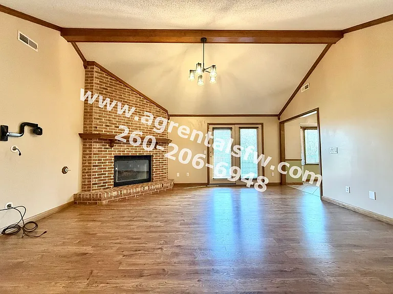 823 Woodland Springs Pl — Photo 8
