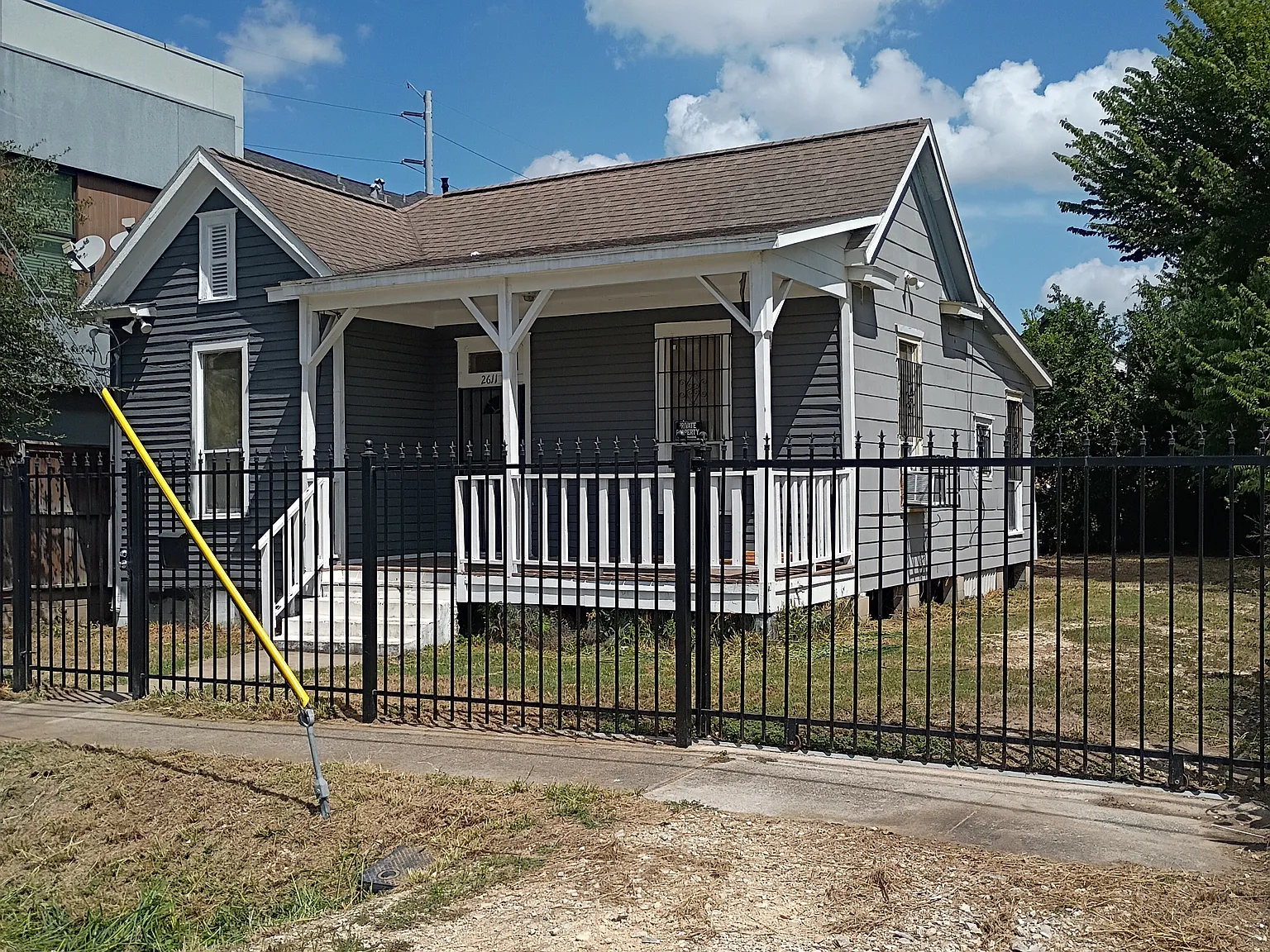 3 bed, 900 sqft, $1,495 — Photo 1
