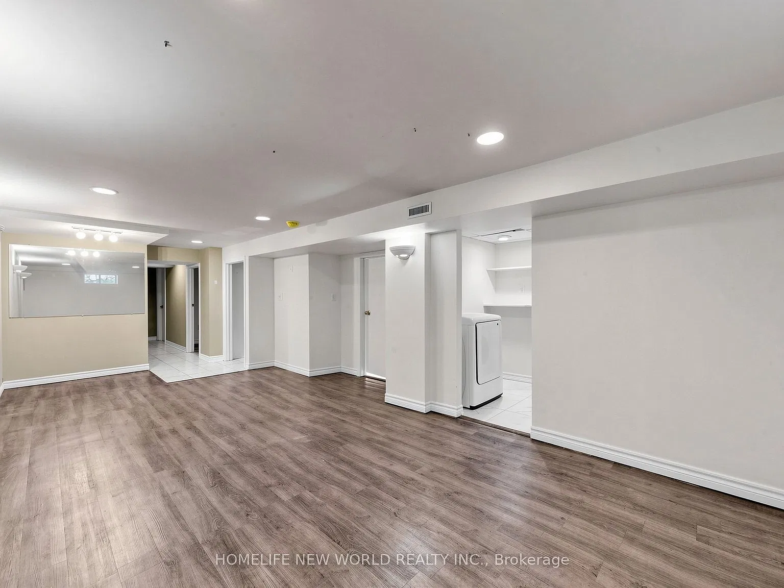 65 Walter Ave — Photo 3