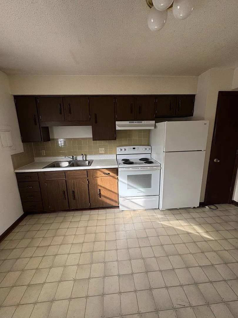 Building Photo - 4453 W Bellview Dr