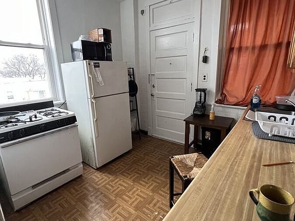 3rd image of 1728 W Carmen Ave #3R