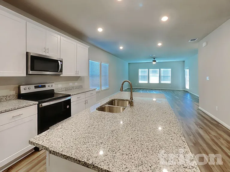5616 Luna Pass — Photo 5
