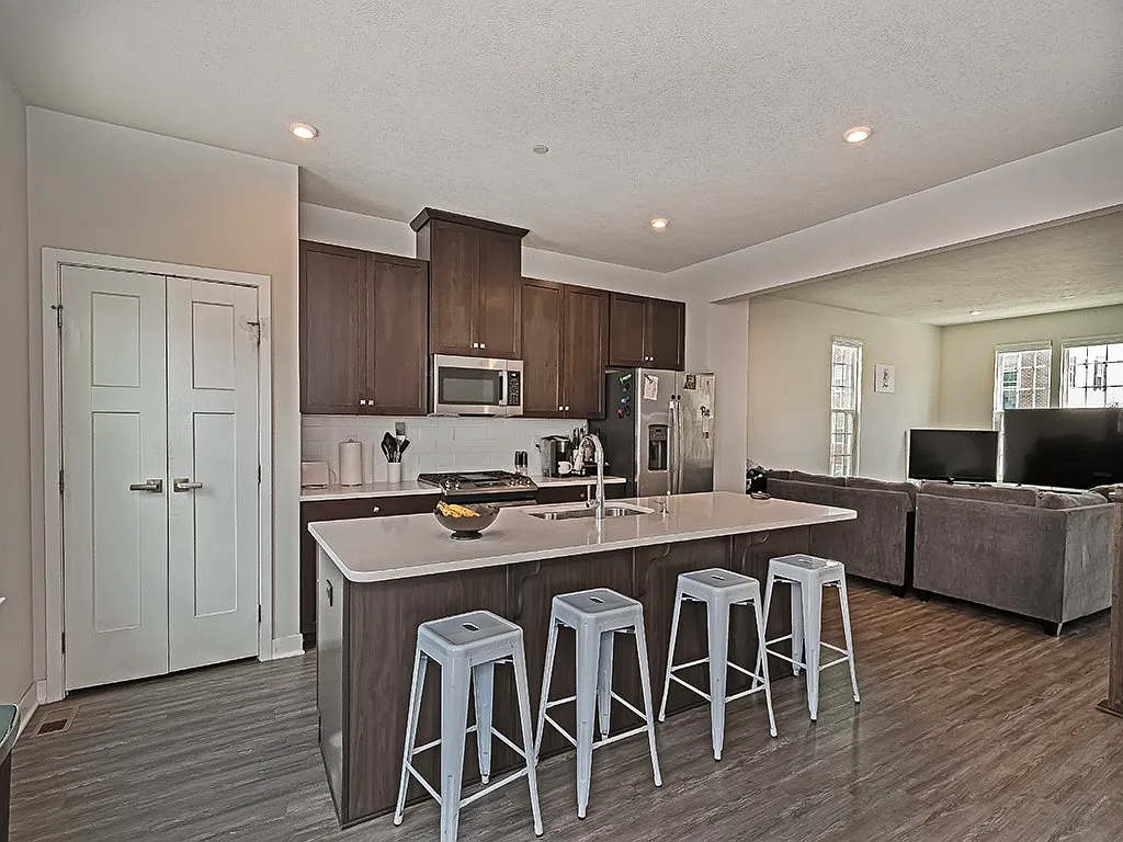 3 bed, 2.5 bath, $2,800 — Photo 4