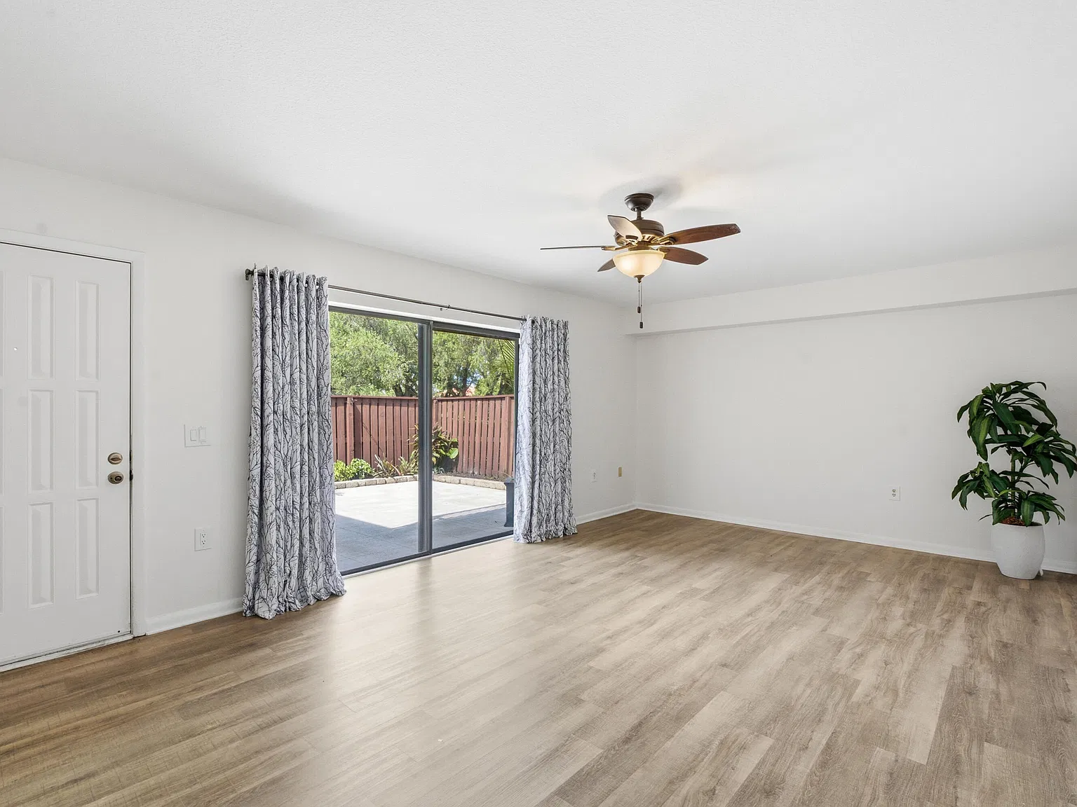 2 bed, 2.5 bath, 1236 sqft, $2,300 — Photo 4