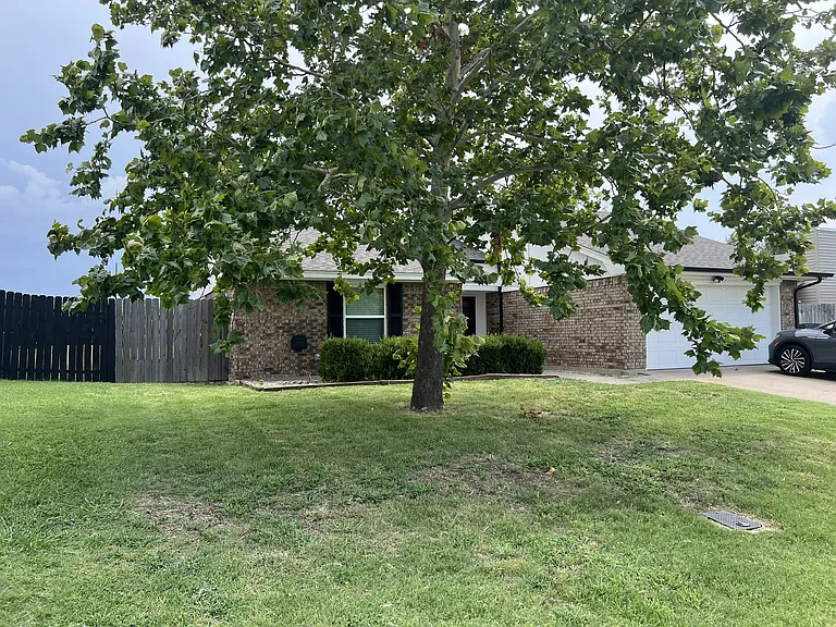 2827 NE Lake Ave — Photo 2