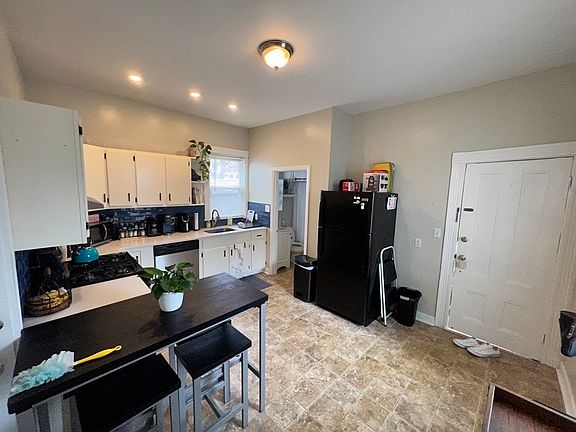 3rd image of 19 Lincoln Ave #1