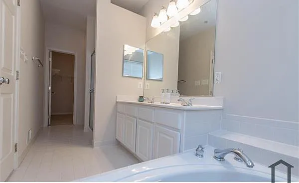 3 bed, 1962 sqft, $3,300 — Photo 4