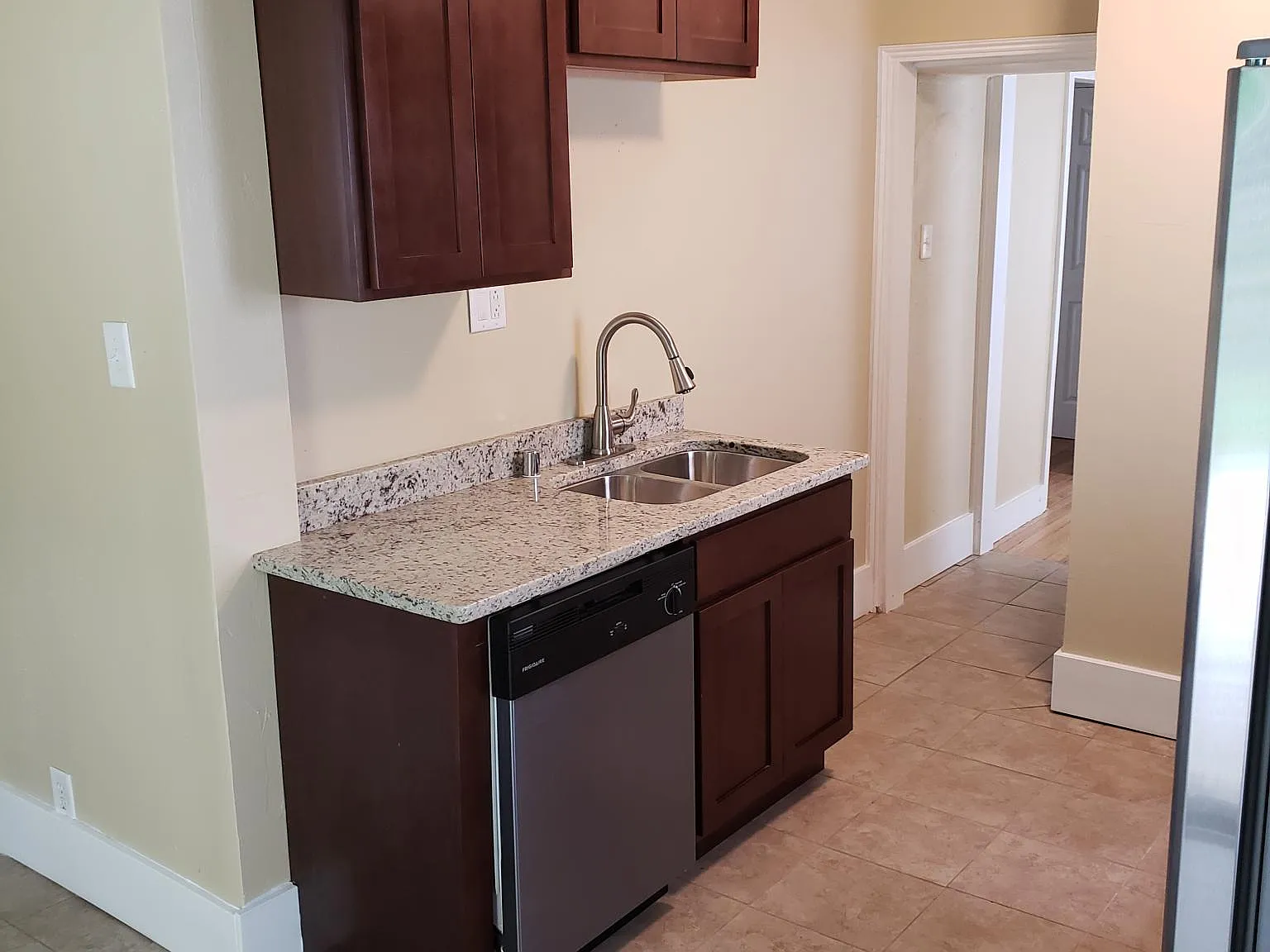 4 bed, 1385 sqft, $2,700 — Photo 3