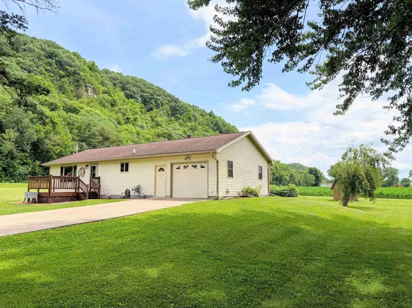 63823 Meadow Ln, Prairie Du Chien, WI 53821