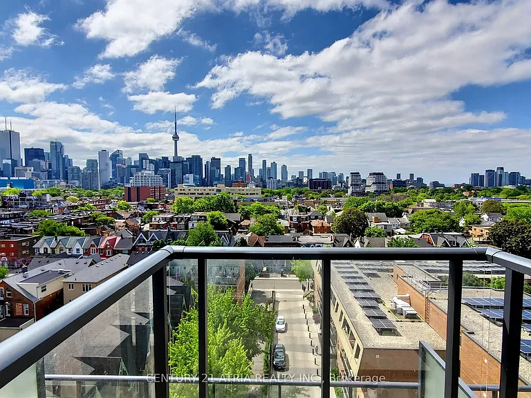 297 College St #910 — Photo 32