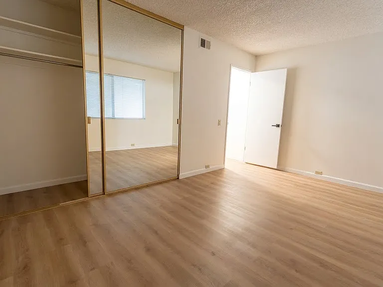 796 Woodside Ln E #11 — Photo 7