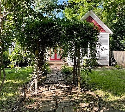2nd image of 305 NE 2nd St