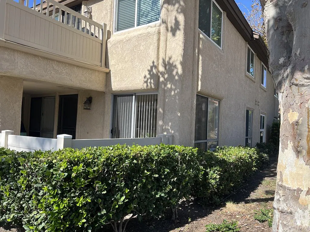 25652 Rimgate Dr — Photo 2
