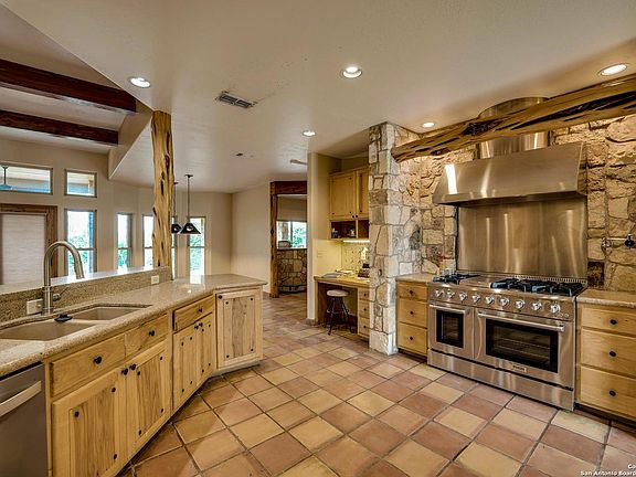 5th image of 752 Willow Springs Dr