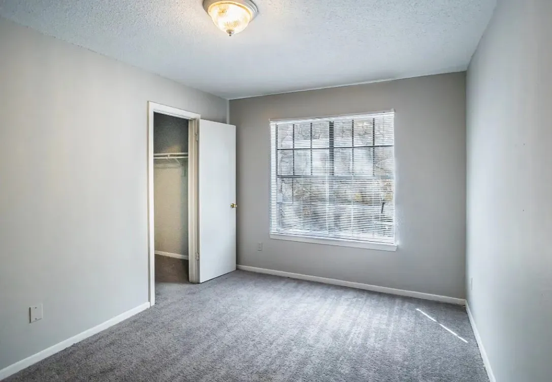 Stonegate Apartments — Photo 4