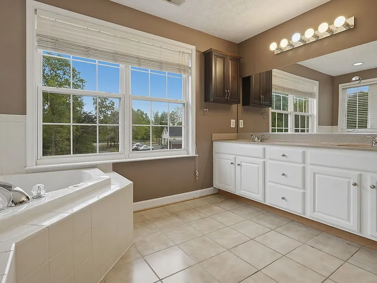 6735 Pale Morning Ct — Photo 7