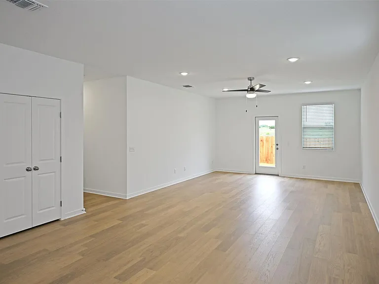 261 Elk Ave — Photo 8