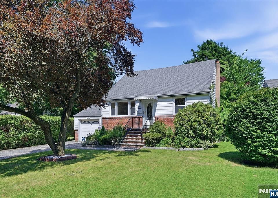 1st image of 161 Brookdale St