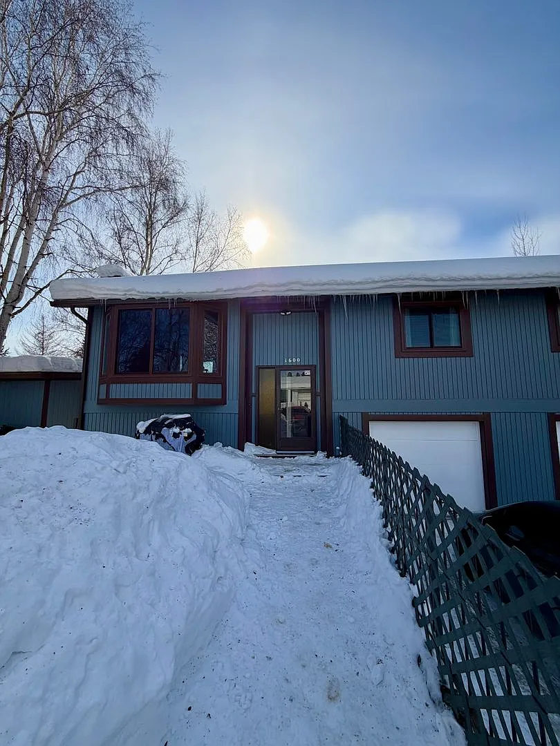 4 Bedroom / Washer& Dryer / Cat Friendly — Photo 1