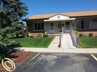 61354 Heritage Blvd, South Lyon, MI