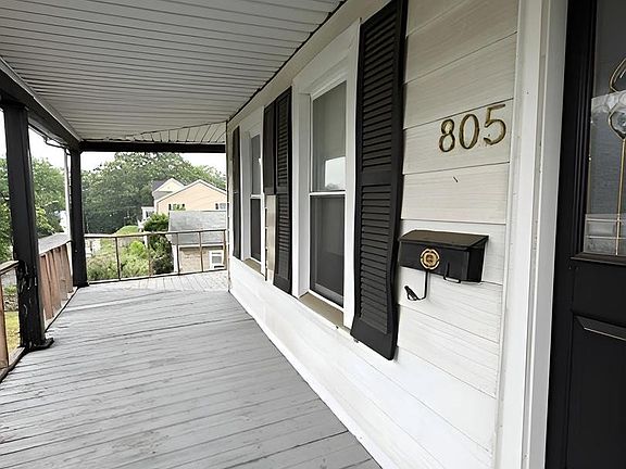 4th image of 805 E B St