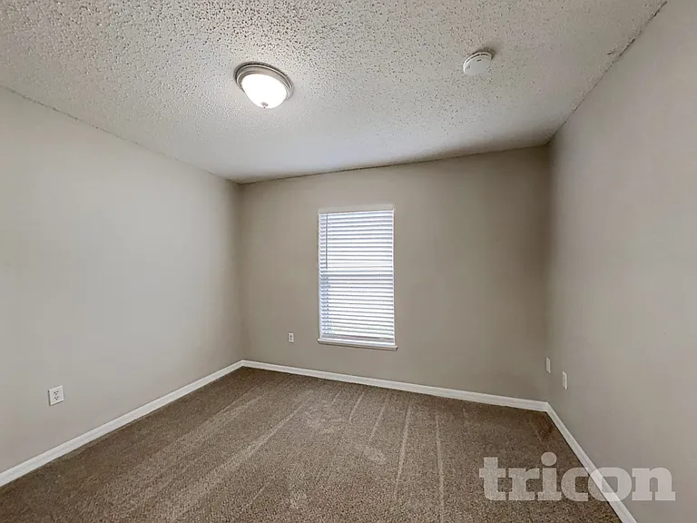9312 Thunderbolt Dr — Photo 9