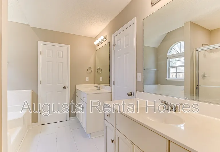 208 Stonington Dr — Photo 30