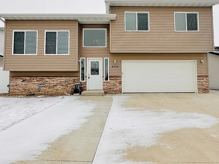 2513 Ivory St — Photo 1