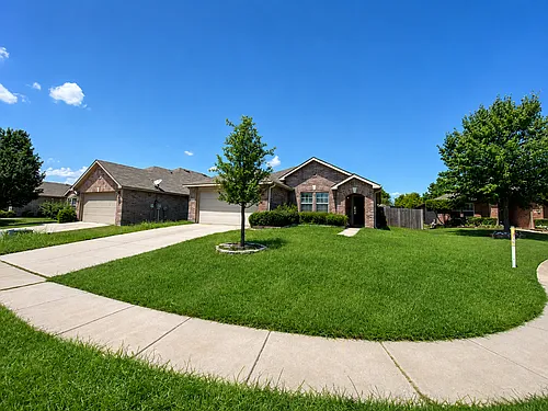 1921 Nightingale Dr Photo 1