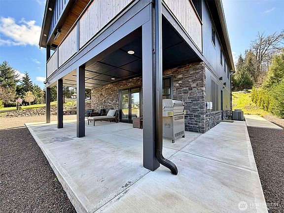 2nd image of 213 Tanglewood Drive