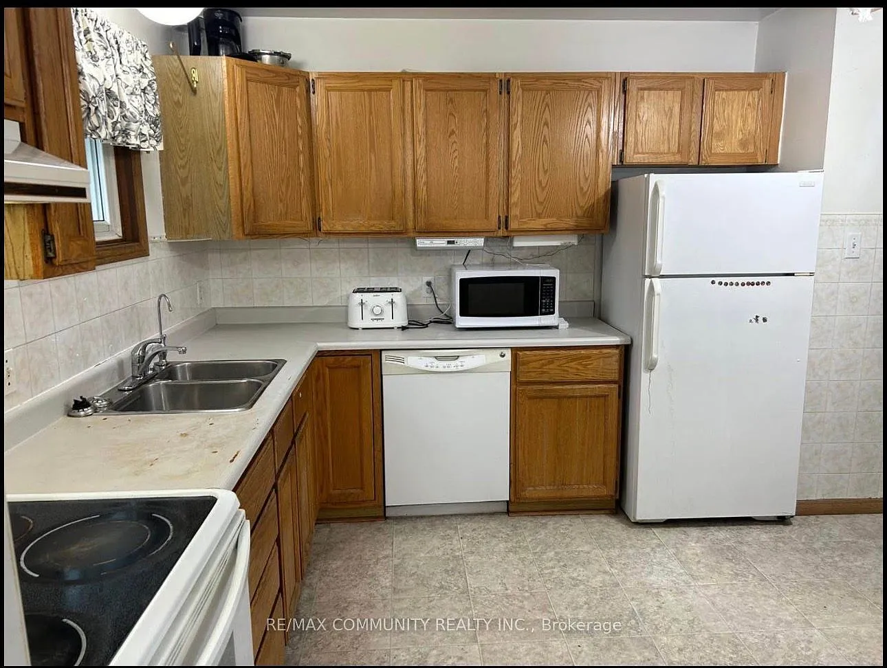 3 bed, $2,400 — Photo 2