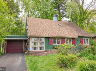 27 Terrace Rd, Levittown, PA 19056