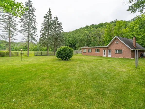 8112 Oatka Trl, Le Roy, NY 14482