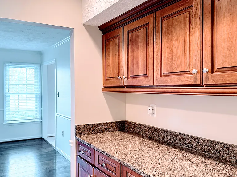9414 Vernon Dr — Photo 16