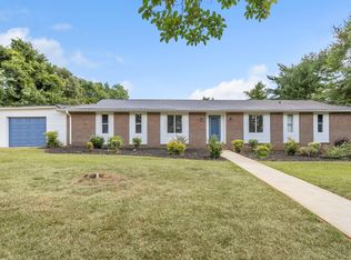 107 Carriage Ln, Simpsonville, SC 29681