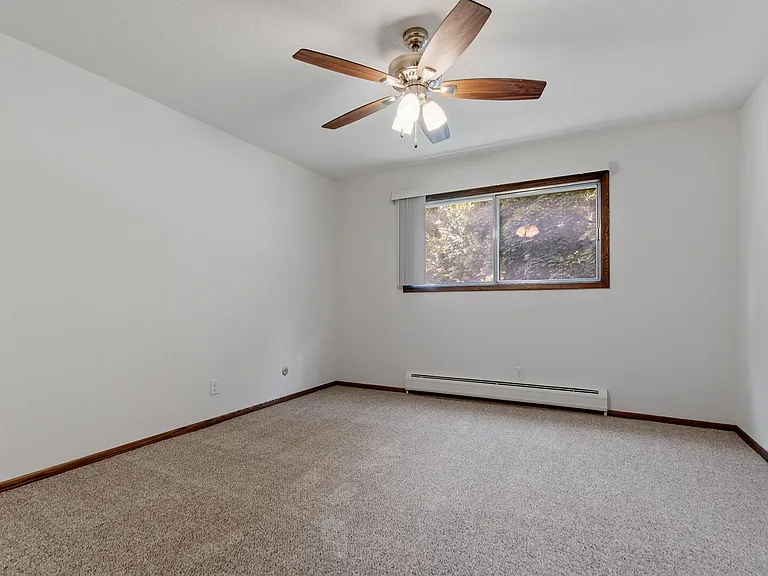 1605 Minnehaha Apartments — Photo 40