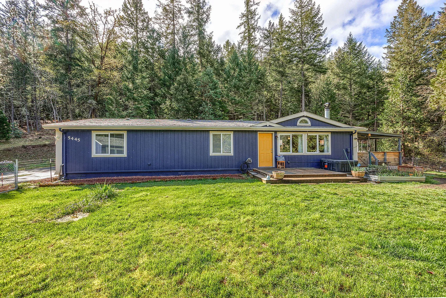 5445 Rogue River Hwy photo 1