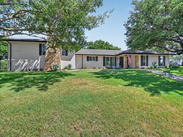47 Bounty Rd E, Benbrook, TX 76132