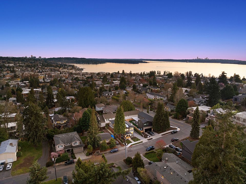 1st image of 305 & 307 11th Pl