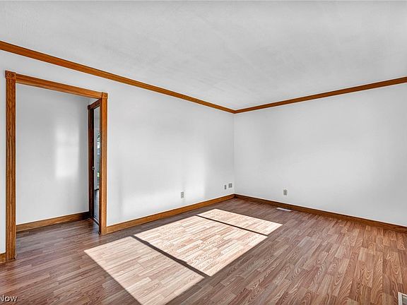 5th image of 6498 Almont Dr