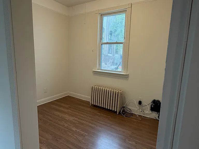 389 Van Duzer St #1B — Photo 13