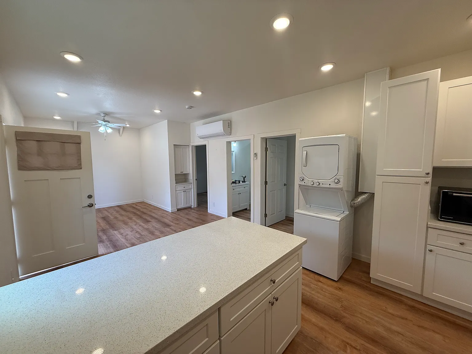 2 bed, 720 sqft, $2,200 — Photo 4