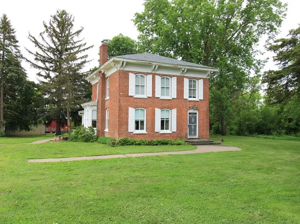 865 Ross Rd, Hudson, WI 54016