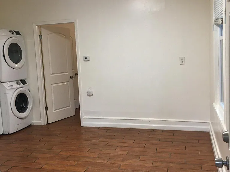 1076 Curran St NW #B — Photo 6
