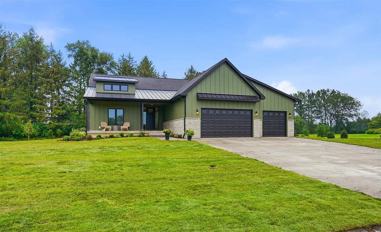 4236 Pleasant Valley Dr SE — Pleasant Valley Golf Course