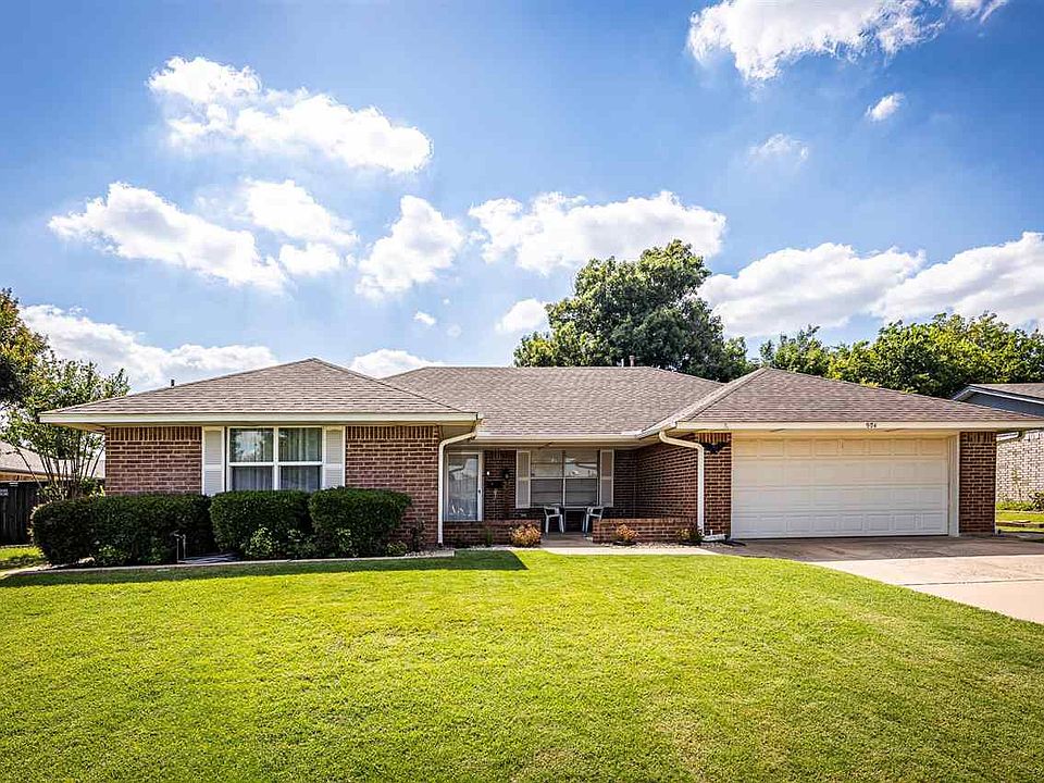 1st image of 904 NW Cheryl Pl