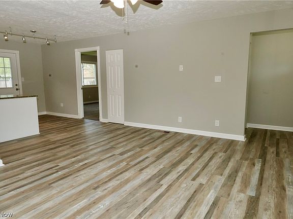 5th image of 4081 Saint James Dr