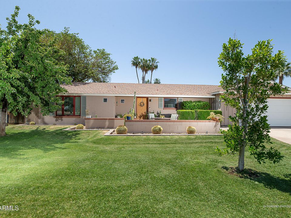 1st image of 821 E Desert Park Lane