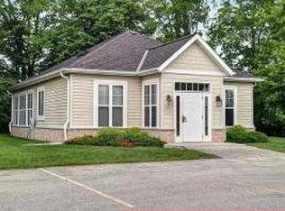 W398N6070 Autumn Woods Dr, Oconomowoc, WI 53066